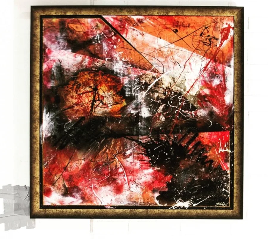 Abstrakt expressionism i röda, svarta och orangea toner. Spår av gestural drip — ett verk om rörelse, inte motiv.